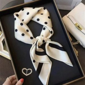 Silke bandana med prikker